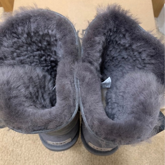 Ugg Boots Daelynn Size 7 Like New (Gray) - Picture 5 of 8